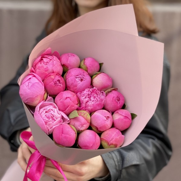 17 розовых пионов Флеминг